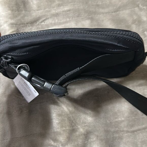 lululemon 1L Black Everywhere Belt Bag Fanny Pack Water Repellent Black Logo - Picture 13 of 13